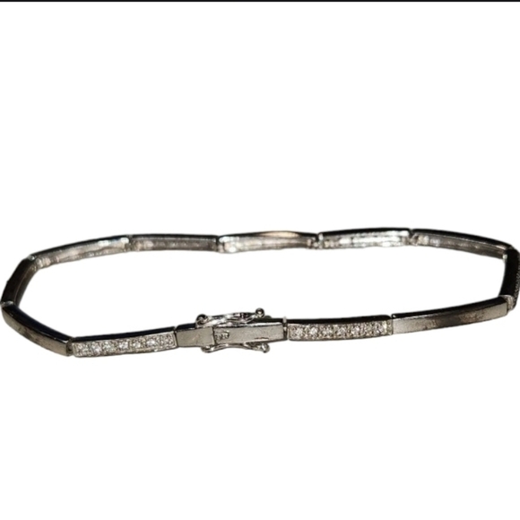 Diamond Tennis Bracelet - Picture 1 of 5